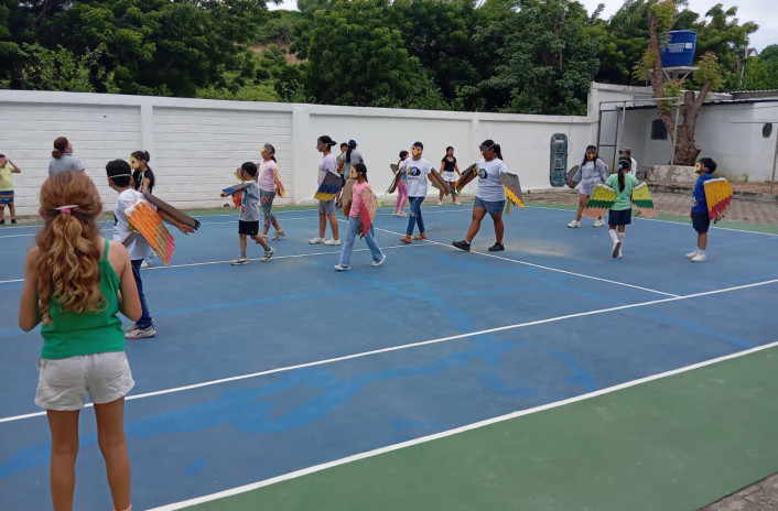 Aprendizaje sobre aves urbanas y representación de las amenazas durante la migración